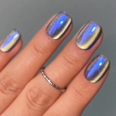 blue-aurora-chrome-cat-eye-pess-on-nails