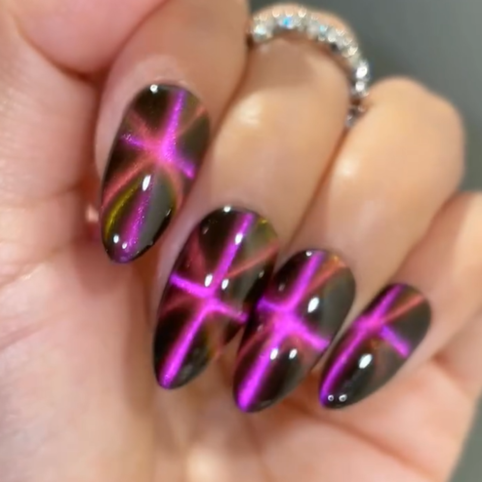 Christmas-gift-magnetic-cat-eye-press-on-nails-show