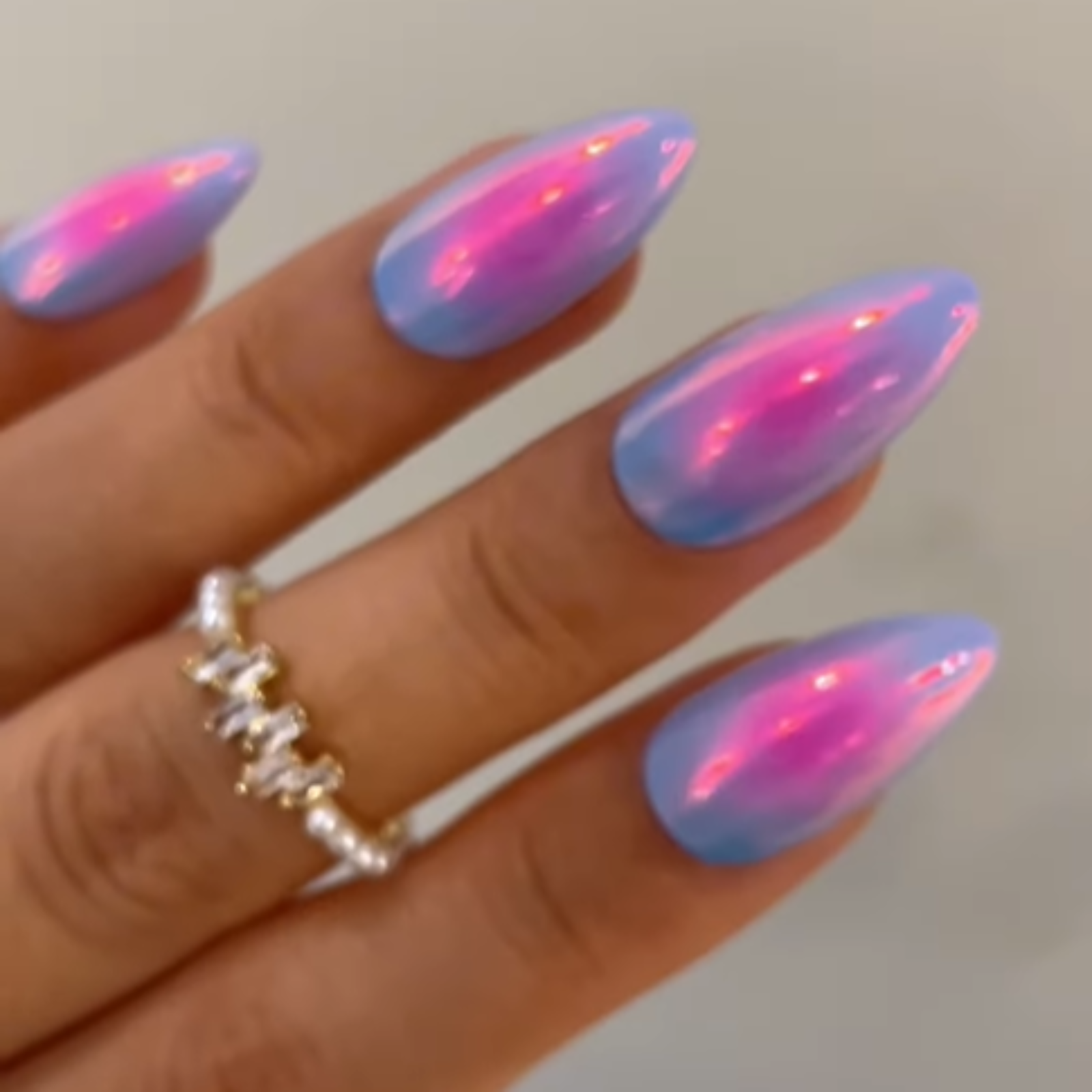 Fancy-chrome-pink-blue-aura-press-on-nails