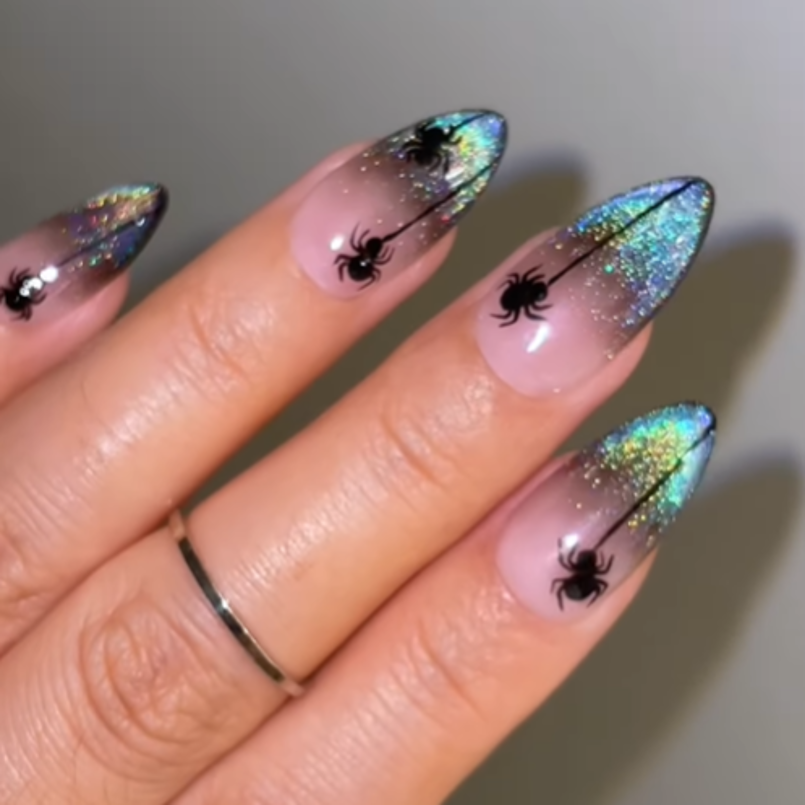 Holographic-ombre-cat-eye-fake-nails-black-spider-Halloween-press-on-nail-show