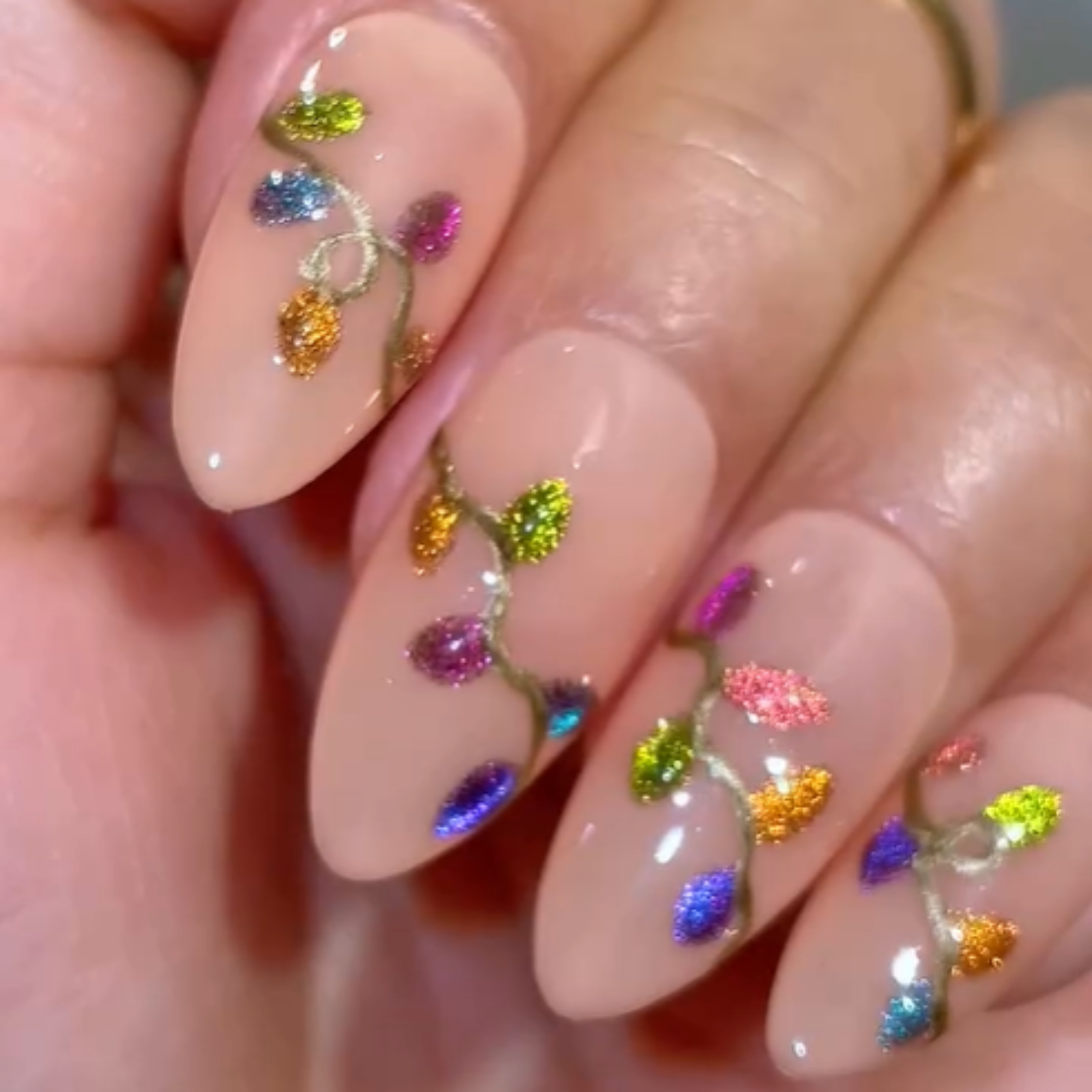 christmas-light-cat-eye-press-on-nails