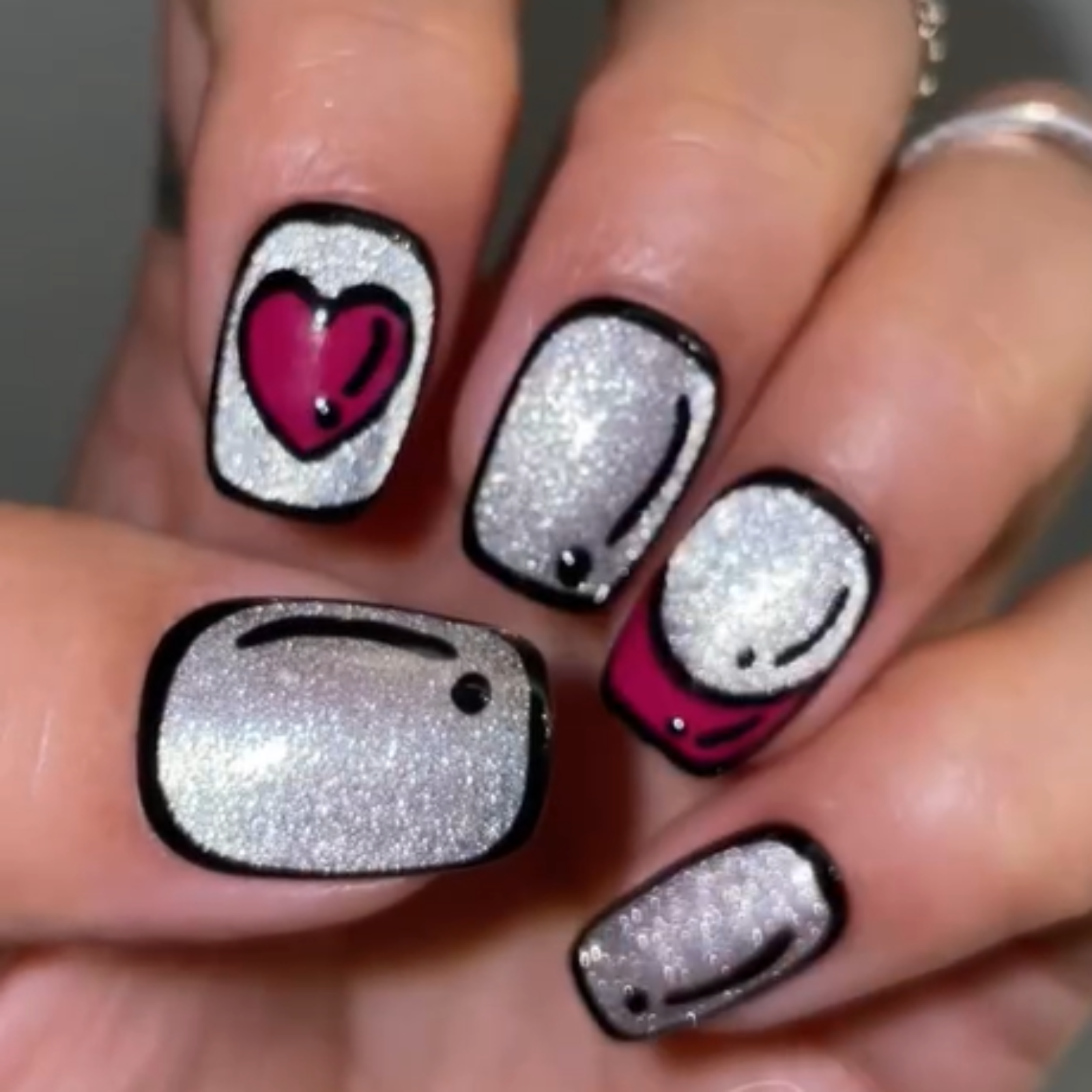 glossy-pop-nail-art-designed-matte-cat-eye-press-on-nails-show