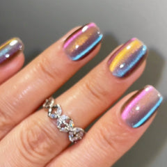 ig-aurora-cat-eye-nail-trend-set-northen-light