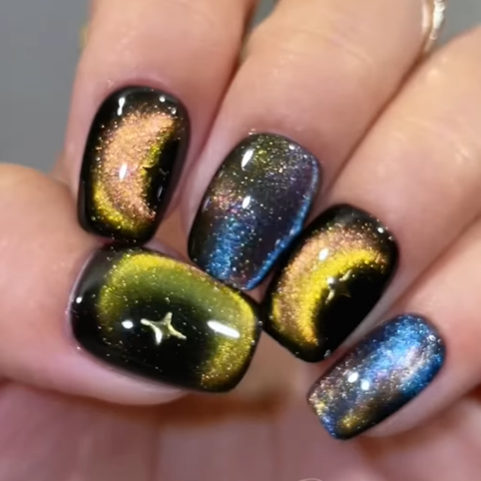 moon-galaxy-magnetic-cat-eye-press-on-nails-show
