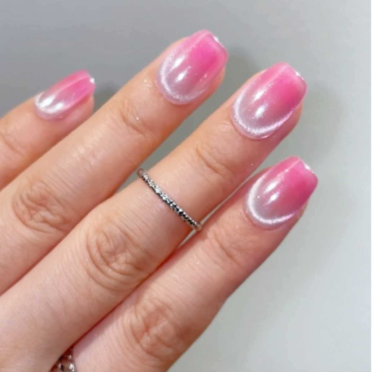 pink-French-ombre-cat-eye-press-on-nails