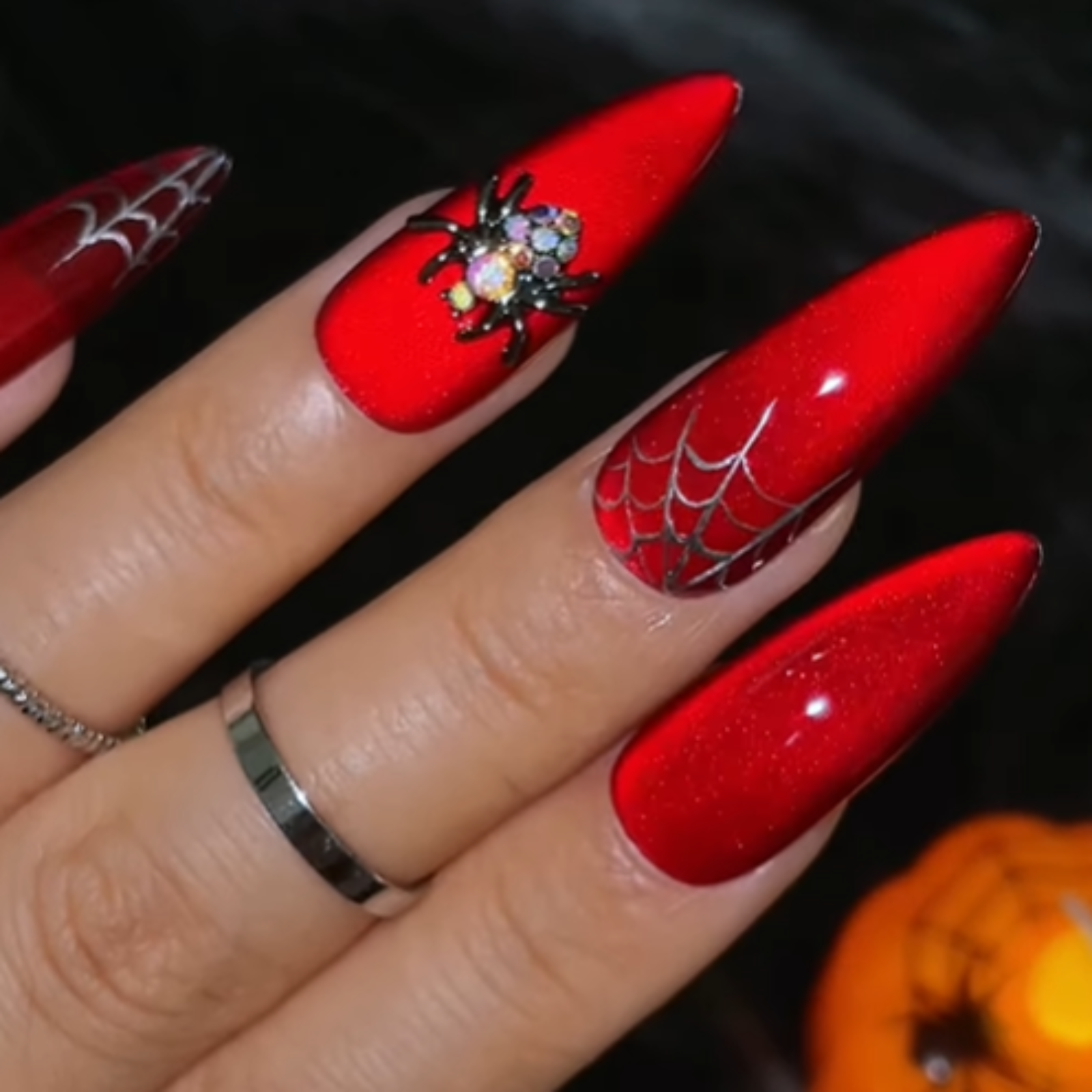 red-velvet-cat-eye-fake-nails-Halloween-red-spider-web-press-on-nails-show